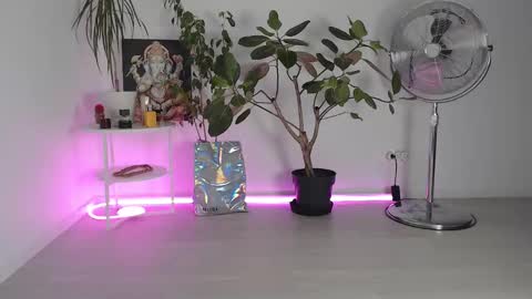 Chloe online show from September 26, 10:30 am