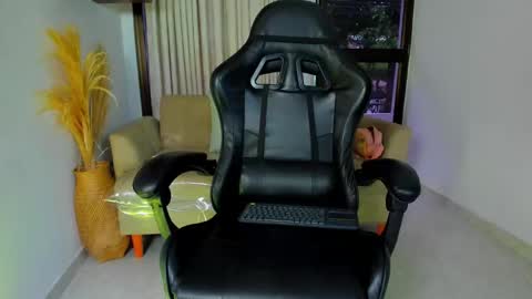 chloegils online show from October 29, 12:40 pm