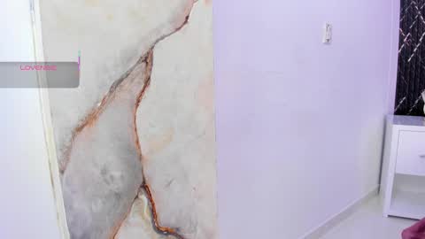 chloegils online show from November 30, 1:04 pm