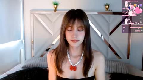 Chloe online show from February 9, 2:21 pm