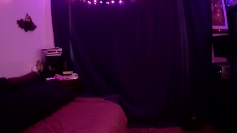 Chloekissxo online show from May 18, 8:03 pm