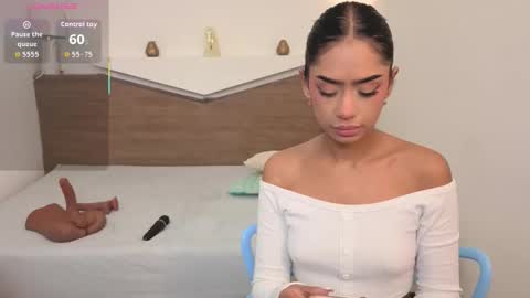 C H L O E online show from January 10, 12:29 pm