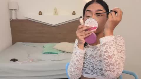 C H L O E online show from January 13, 1:16 pm