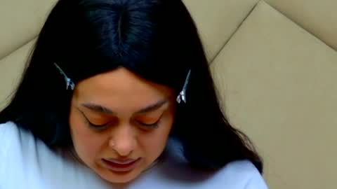 Chloe Vee online show from April 3, 4:54 am