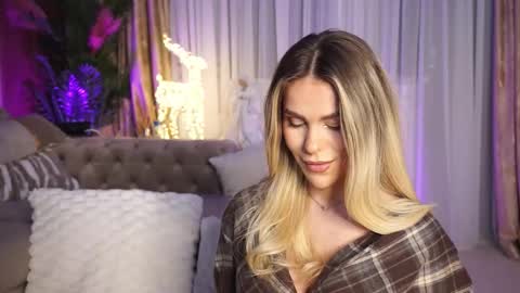 Chloe online show from December 3, 9:46 pm