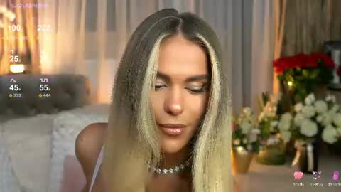 Chloe online show from July 18, 8:45 pm