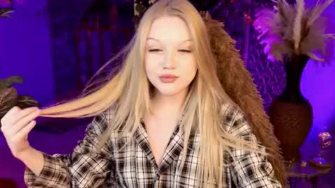 ChloeWight online show from March 12, 11:27 am