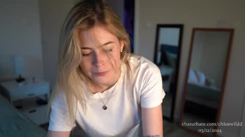 Snapshot of chloewildd chatting on December 3, 7:44 pm Chloe online show from December 3, 7:44 pm