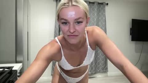 Chloe Babe online show from May 20, 5:35 am