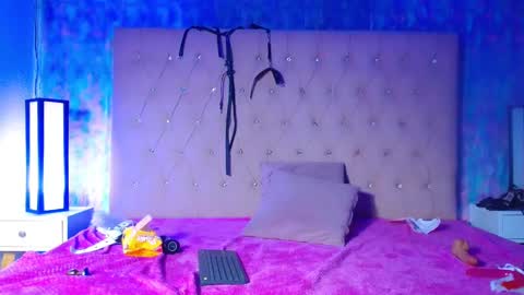 Snapshot of chlooe_zoe chatting on February 13, 12:13 am chlooe_zoe online show from February 13, 12:13 am