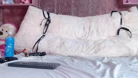 Snapshot of chlooe_zoe chatting on February 17, 10:14 pm chlooe_zoe online show from February 17, 10:14 pm