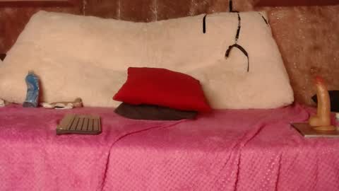 Snapshot of chlooe_zoe chatting on March 2, 9:31 am chlooe_zoe online show from March 2, 9:31 am