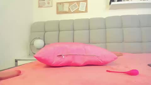 Snapshot of chlooe_zoe chatting on September 13, 8:30 pm chlooe_zoe online show from September 13, 8:30 pm