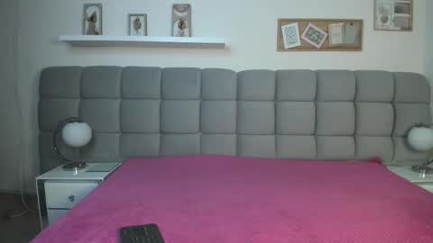 Snapshot of chlooe_zoe chatting on September 18, 8:44 pm chlooe_zoe online show from September 18, 8:44 pm