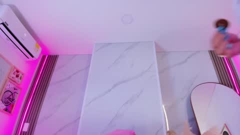Snapshot of chlooee_ chatting on February 2, 6:10 pm Chlooe online show from February 2, 6:10 pm