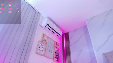 Snapshot of chlooee_ chatting on February 5, 1:04 am Chlooe online show from February 5, 1:04 am