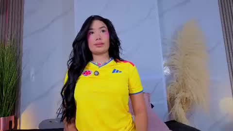 Snapshot of chlooee_ chatting on June 21, 4:20 pm Chlooe online show from June 21, 4:20 pm