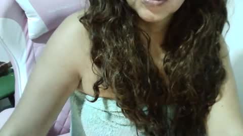 Snapshot of chochohot45 chatting on February 11, 8:37 am chochohot45 online show from February 11, 8:37 am
