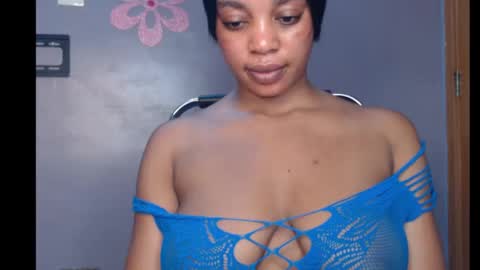 ESTHER online show from February 6, 5:40 pm