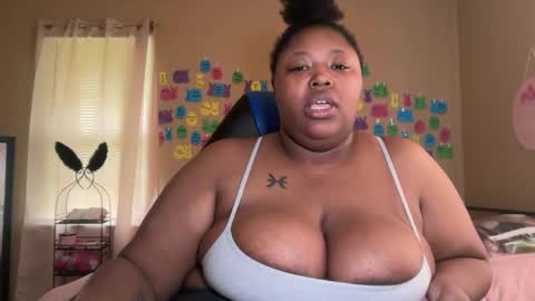 Snapshot of chocolatebunnyxx69 chatting on May 25, 4:24 pm Melina online show from May 25, 4:24 pm