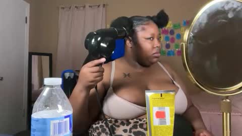 Snapshot of chocolatebunnyxx69 chatting on May 30, 2:41 am Melina online show from May 30, 2:41 am