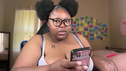 Snapshot of chocolatebunnyxx69 chatting on June 1, 7:37 pm Melina online show from June 1, 7:37 pm