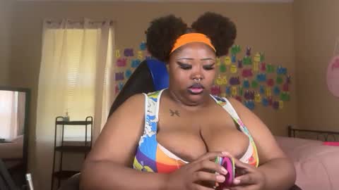 Snapshot of chocolatebunnyxx69 chatting on June 3, 5:29 pm Melina online show from June 3, 5:29 pm