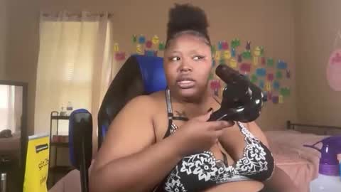 Snapshot of chocolatebunnyxx69 chatting on June 6, 5:39 pm Melina online show from June 6, 5:39 pm