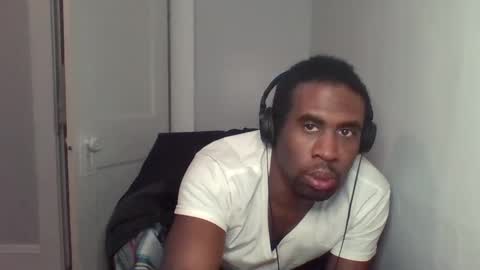 Snapshot of chocolatedolla chatting on February 26, 3:21 am chocolatedolla online show from February 26, 3:21 am