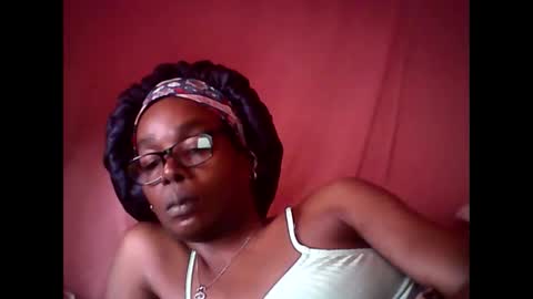 chocolatedrop_ online show from February 8, 2:31 pm