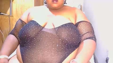Snapshot of chocolovebbw1986 chatting on December 22, 11:18 am XSEXYBBW69 online show from December 22, 11:18 am
