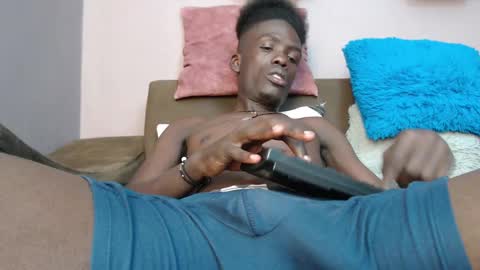 Snapshot of chombo_ath chatting on December 11, 9:23 pm Chombo online show from December 11, 9:23 pm