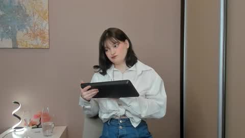 Cassandra online show from March 27, 4:51 am