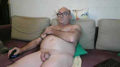 Snapshot of chrichri384 chatting on November 16, 3:39 pm chrichri online show from November 16, 3:39 pm