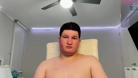 Snapshot of chris___evanss chatting on September 23, 11:08 pm Chris Evens online show from September 23, 11:08 pm