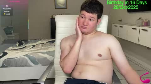 Snapshot of chris___evanss chatting on October 13, 7:14 pm Chris Evens online show from October 13, 7:14 pm