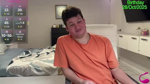 Snapshot of chris___evanss chatting on October 18, 11:27 pm Chris Evens online show from October 18, 11:27 pm