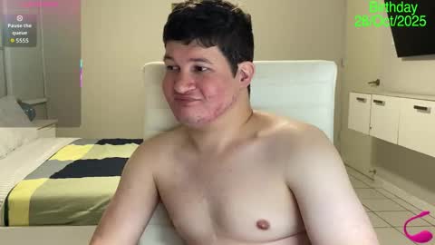 Snapshot of chris___evanss chatting on October 20, 4:18 pm Chris Evens online show from October 20, 4:18 pm