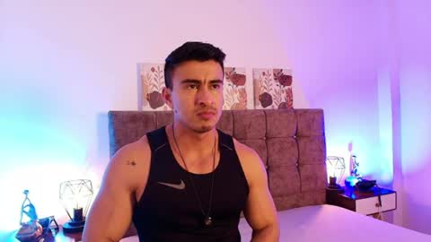 chris_clarck online show from June 22, 7:33 pm