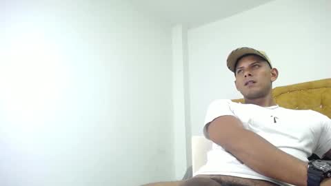 chris_dick2 online show from April 14, 4:40 am