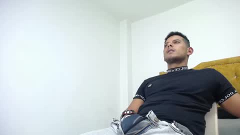 chris_dick2 online show from May 17, 4:43 am