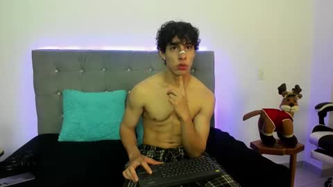 Chris Evans online show from November 24, 11:37 pm