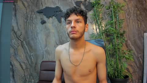 Snapshot of chris_greenn chatting on April 4, 11:29 am Chris online show from April 4, 11:29 am