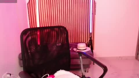 cris         Twitter magnum101010 insta magnumc20 online show from March 14, 6:46 pm