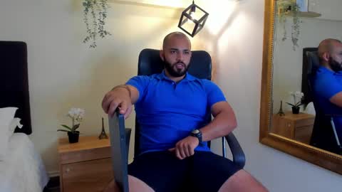 Chris Varden online show from May 14, 8:15 pm