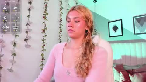 Snapshot of chris_velvet chatting on March 2, 8:37 pm Chris online show from March 2, 8:37 pm