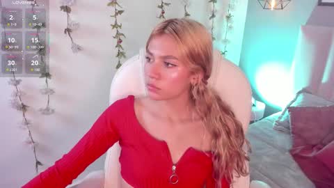 Snapshot of chris_velvet chatting on March 3, 8:37 pm Chris online show from March 3, 8:37 pm