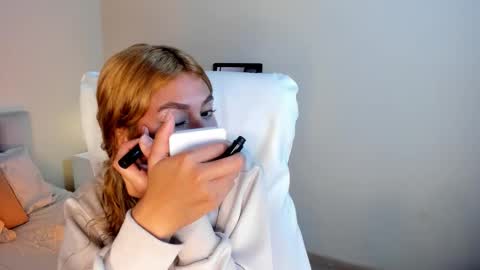 Snapshot of chris_velvet chatting on March 7, 8:50 pm Chris online show from March 7, 8:50 pm