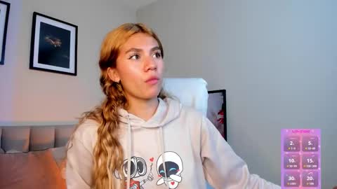 Snapshot of chris_velvet chatting on March 8, 2:04 am Chris online show from March 8, 2:04 am