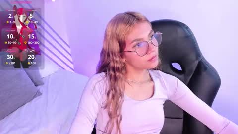 Snapshot of chris_velvet chatting on March 8, 2:10 pm Chris online show from March 8, 2:10 pm